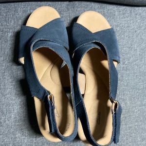 Clarks 8 wide navy suede leather artisan cork wedge sandals.